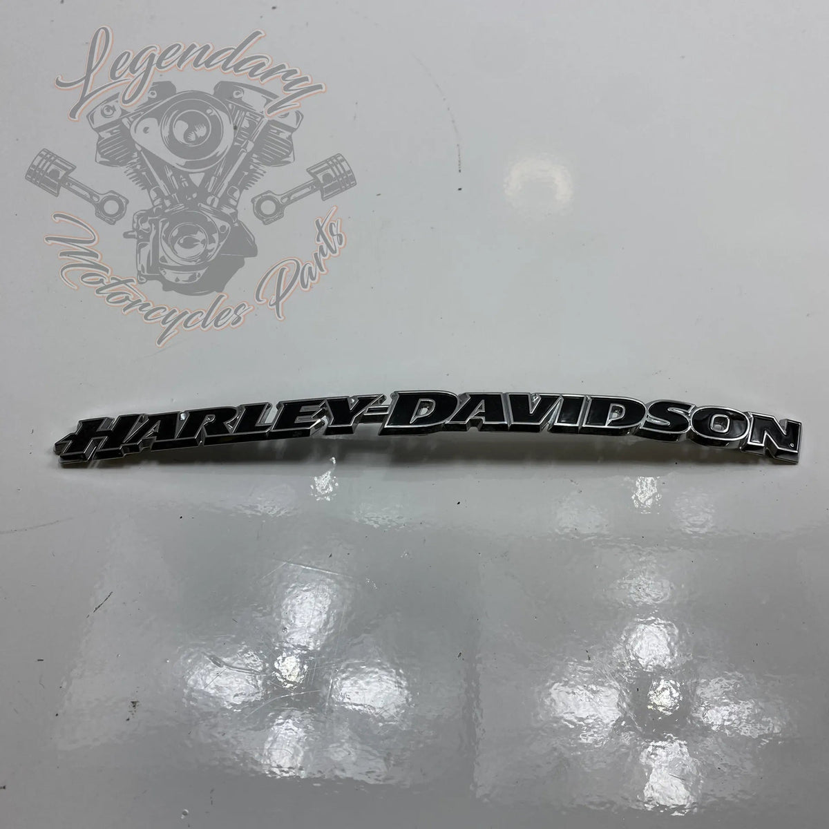Harley-Davidson Breakout Right Fuel Tank Medallion 14100954